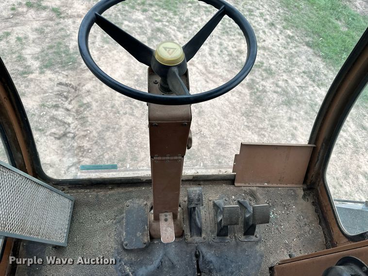 image for item NY9025 Gleaner L2  combine