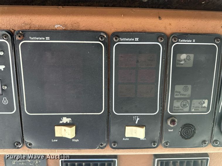 image for item NY9025 Gleaner L2  combine