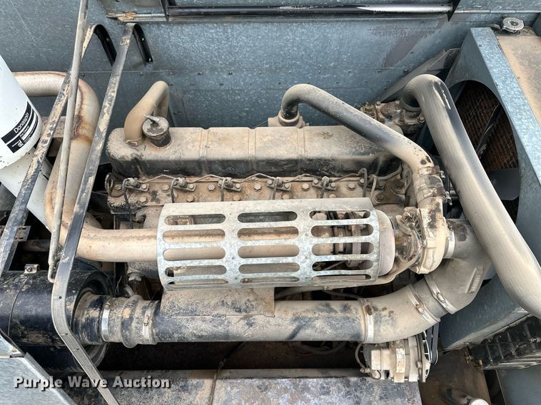 image for item NY9025 Gleaner L2  combine