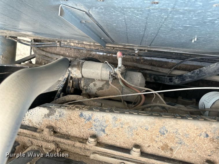 image for item NY9025 Gleaner L2  combine