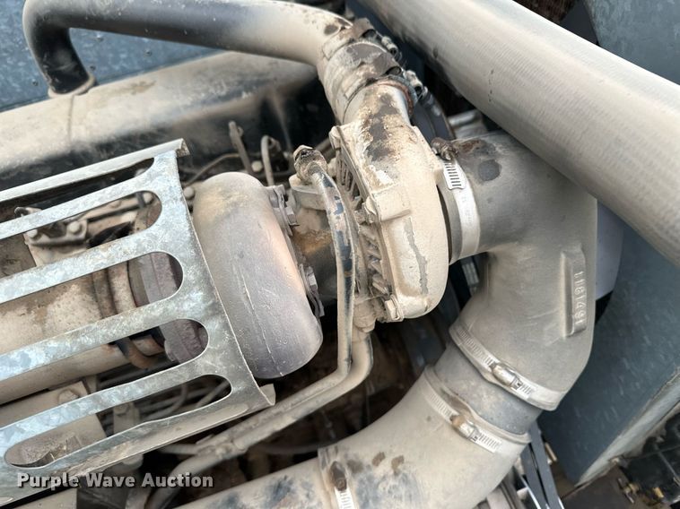 image for item NY9025 Gleaner L2  combine