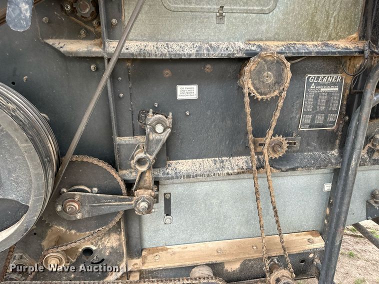 image for item NY9025 Gleaner L2  combine
