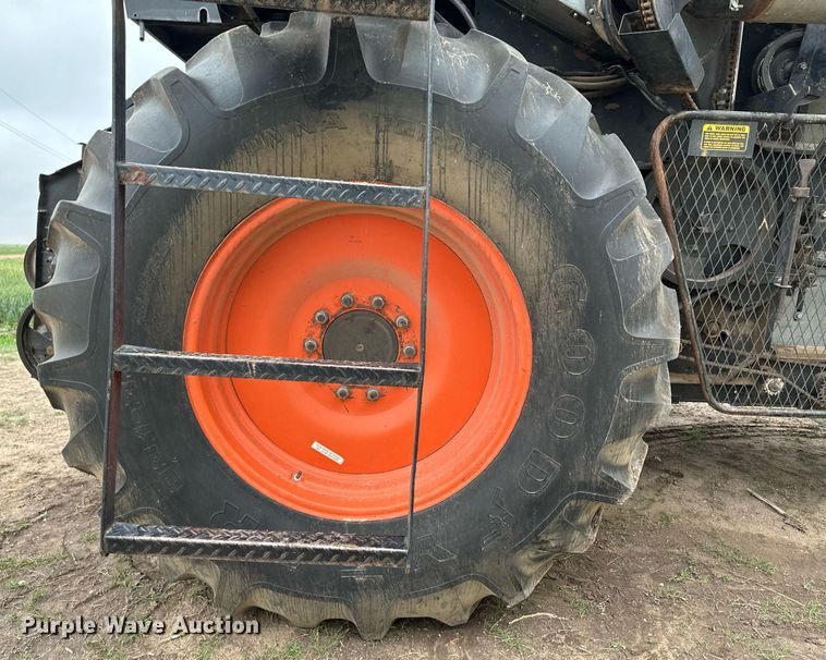 image for item NY9025 Gleaner L2  combine