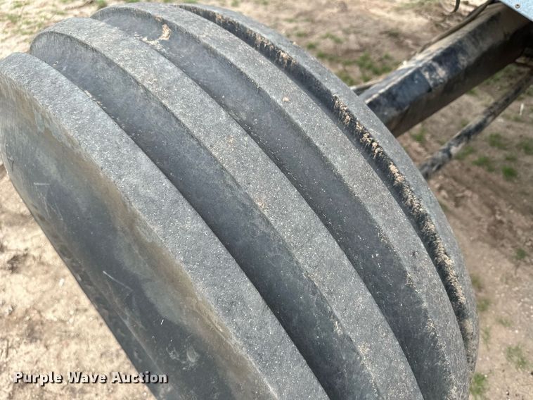 image for item NY9025 Gleaner L2  combine