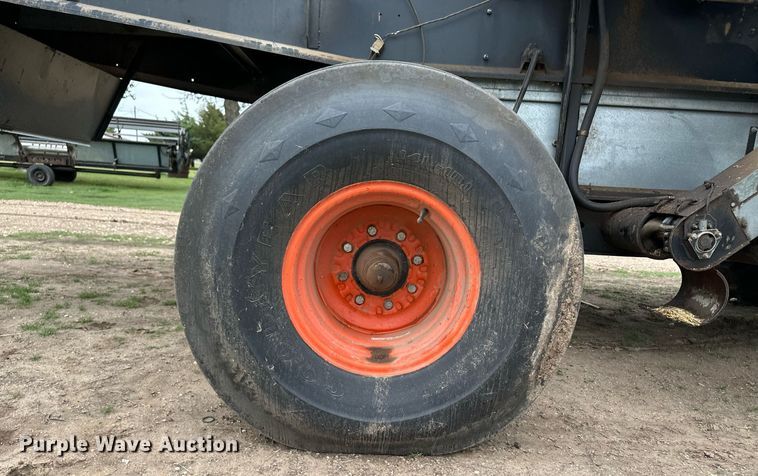 image for item NY9025 Gleaner L2  combine