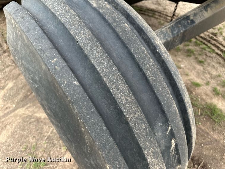 image for item NY9025 Gleaner L2  combine