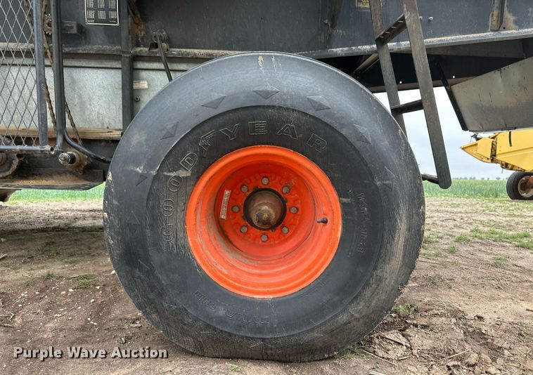 image for item NY9025 Gleaner L2  combine