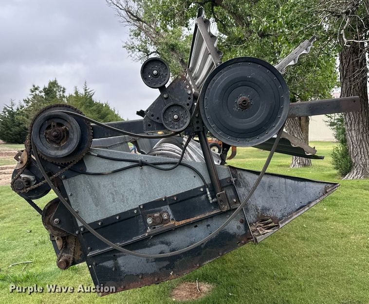 image for item NY9025 Gleaner L2  combine