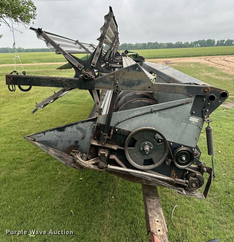 image for item NY9025 Gleaner L2  combine