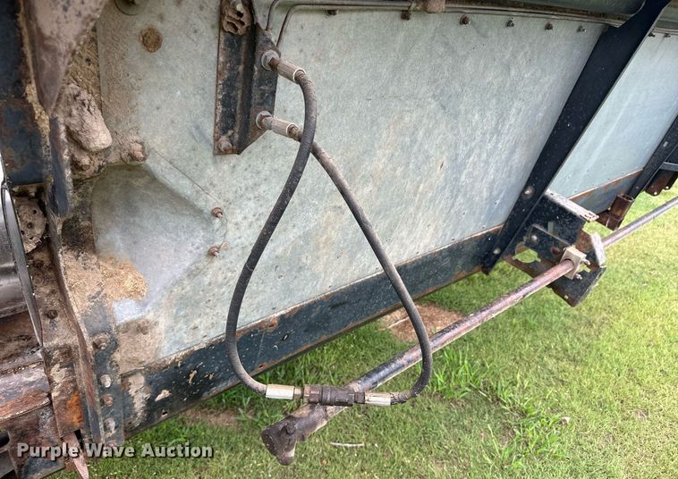 image for item NY9025 Gleaner L2  combine