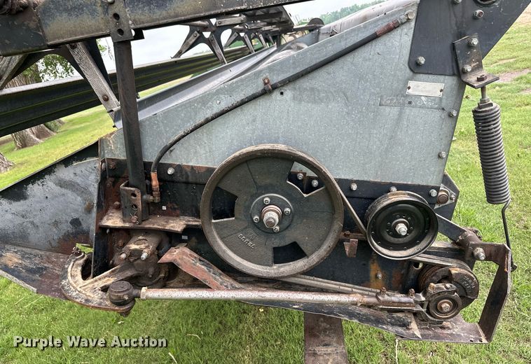 image for item NY9025 Gleaner L2  combine