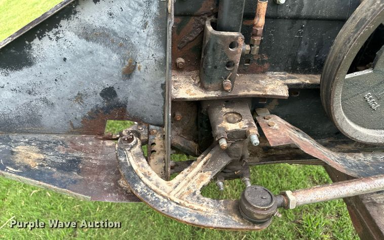 image for item NY9025 Gleaner L2  combine