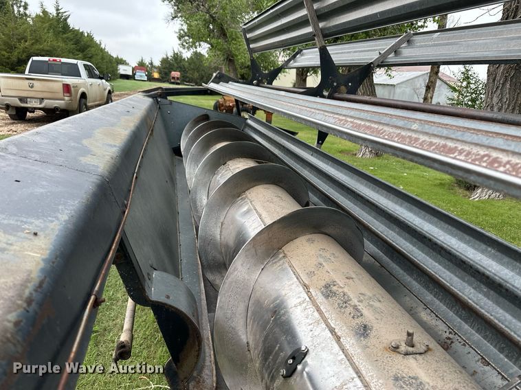 image for item NY9025 Gleaner L2  combine