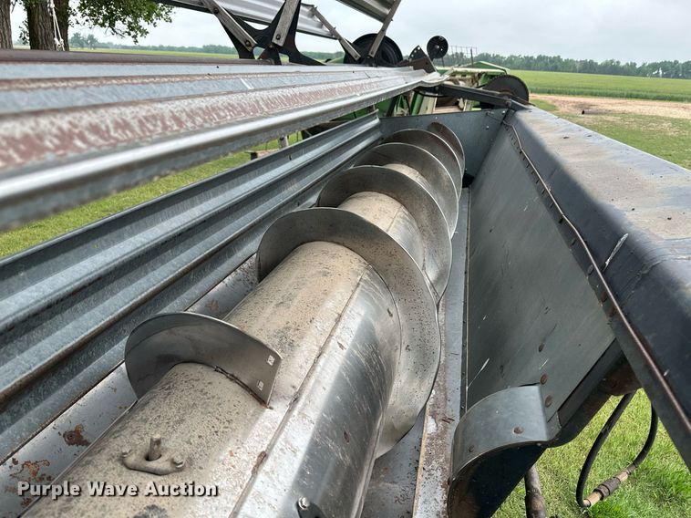 image for item NY9025 Gleaner L2  combine