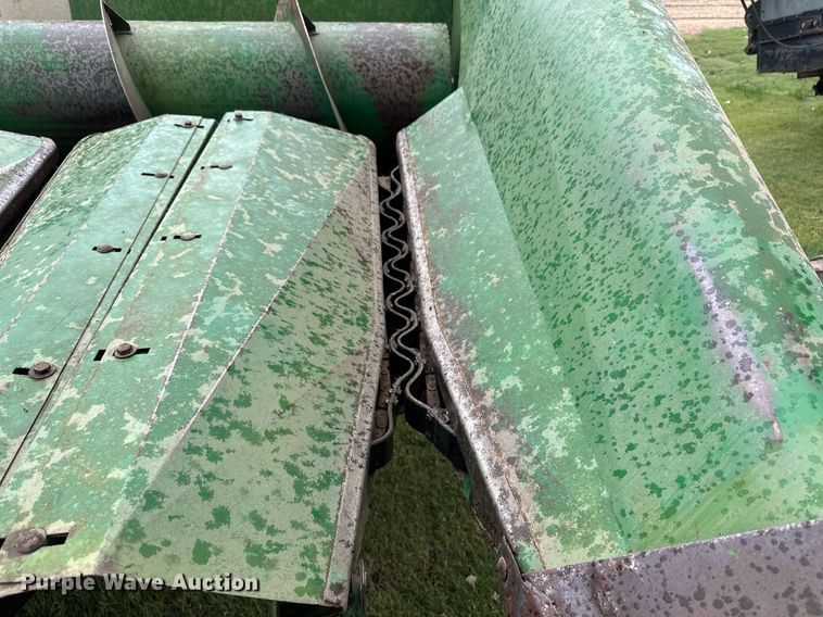 image for item NY9026 John Deere 653  all-crop head