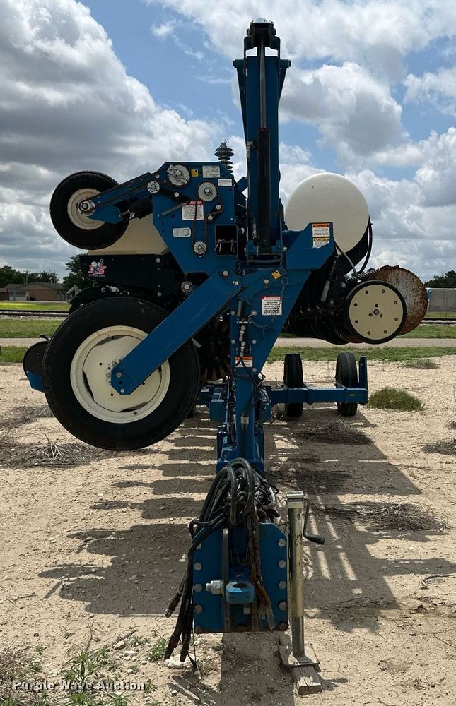 image for item NY9030 Kinze 3600  planter