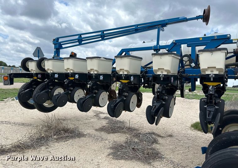 image for item NY9030 Kinze 3600  planter