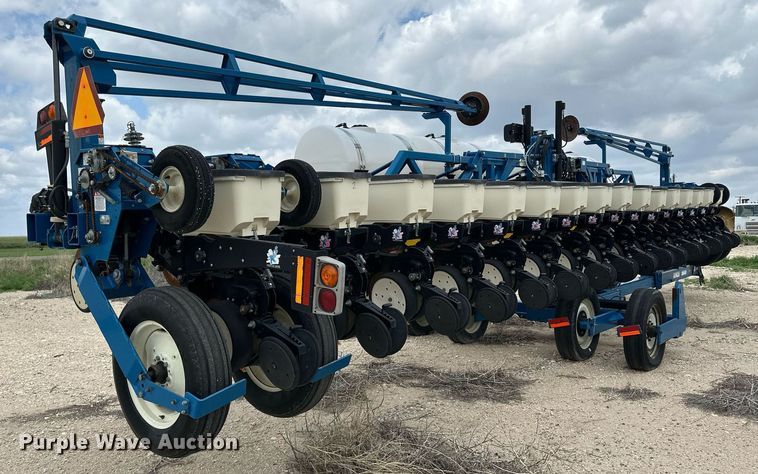 image for item NY9030 Kinze 3600  planter