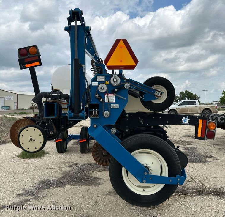 image for item NY9030 Kinze 3600  planter