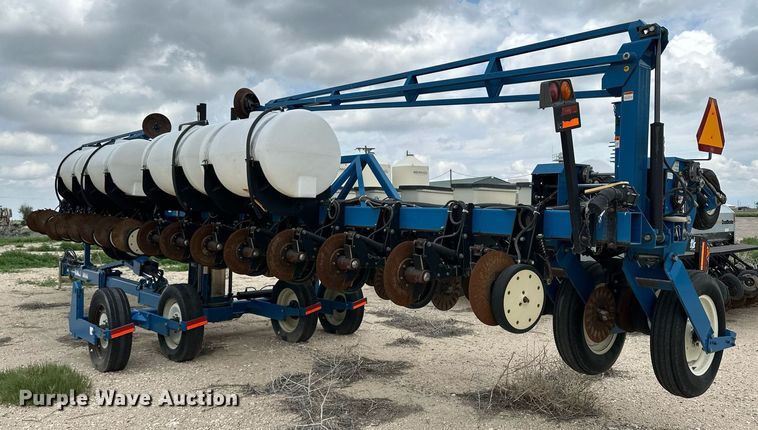 image for item NY9030 Kinze 3600  planter