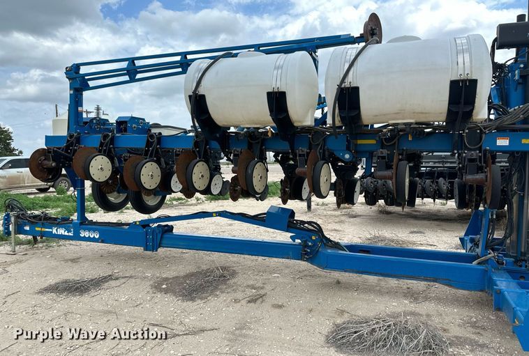 image for item NY9030 Kinze 3600  planter