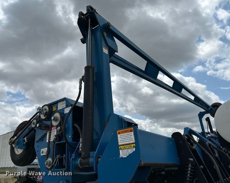 image for item NY9030 Kinze 3600  planter