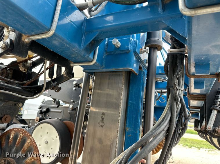 image for item NY9030 Kinze 3600  planter