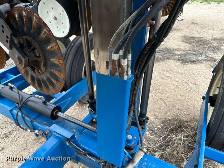 image for item NY9030 Kinze 3600  planter