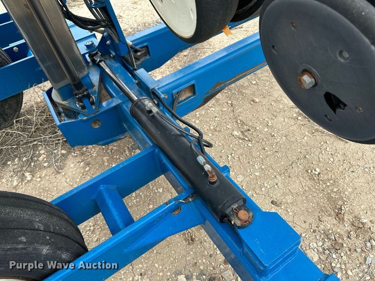 image for item NY9030 Kinze 3600  planter