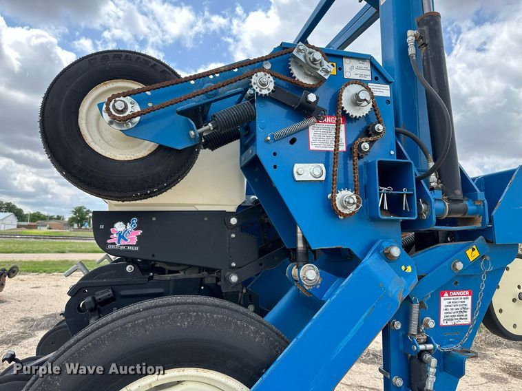 image for item NY9030 Kinze 3600  planter