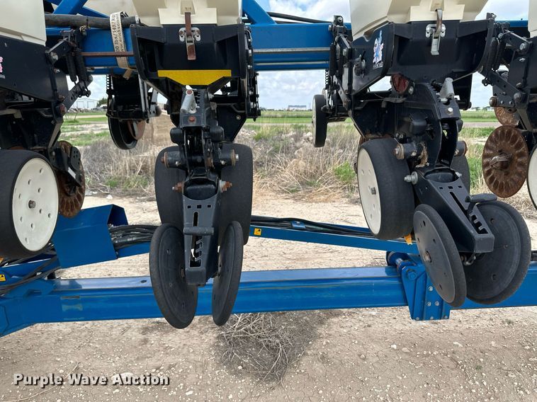 image for item NY9030 Kinze 3600  planter