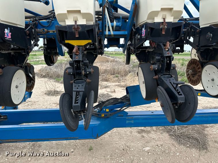 image for item NY9030 Kinze 3600  planter