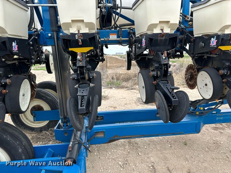 image for item NY9030 Kinze 3600  planter
