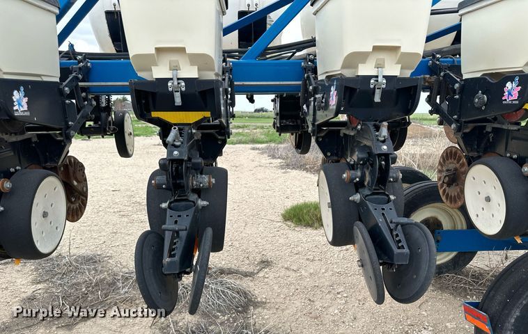 image for item NY9030 Kinze 3600  planter