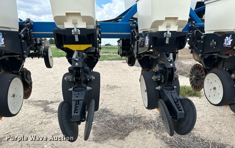 image for item NY9030 Kinze 3600  planter