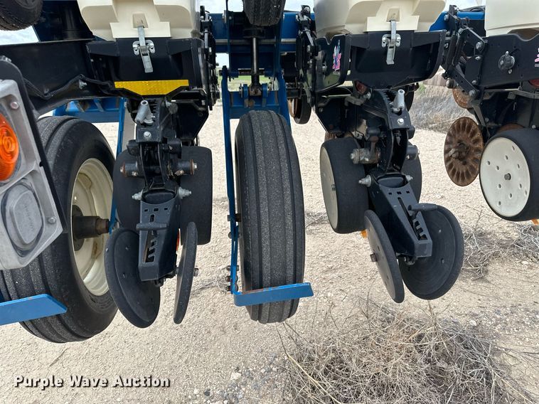 image for item NY9030 Kinze 3600  planter