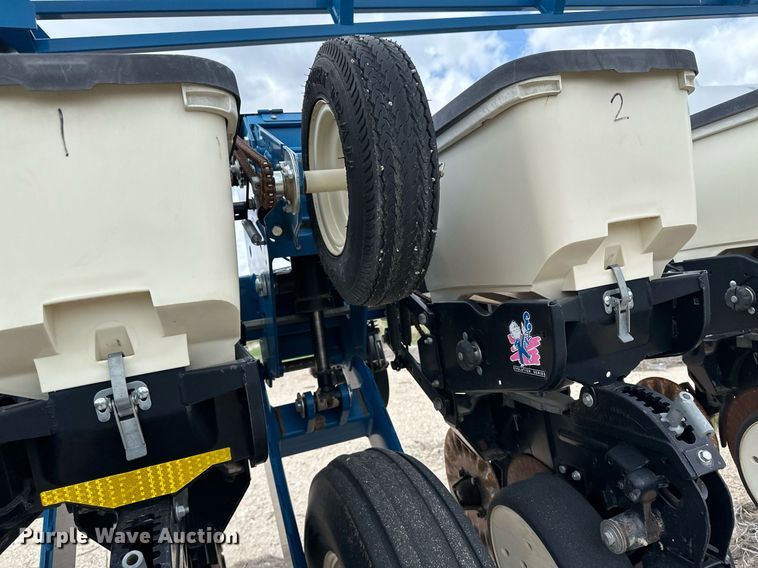 image for item NY9030 Kinze 3600  planter