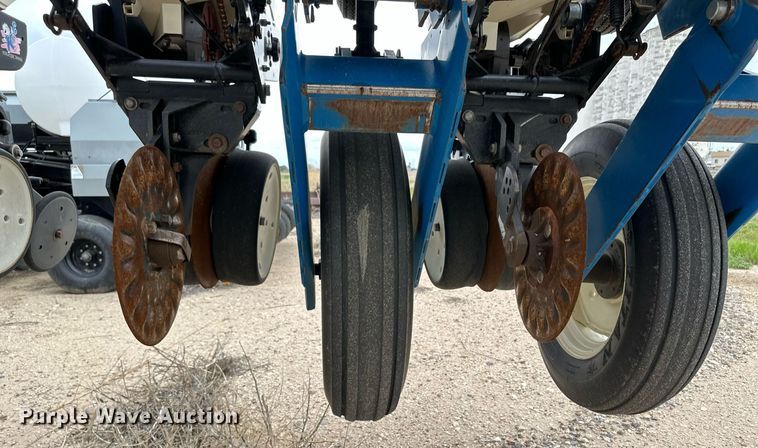 image for item NY9030 Kinze 3600  planter