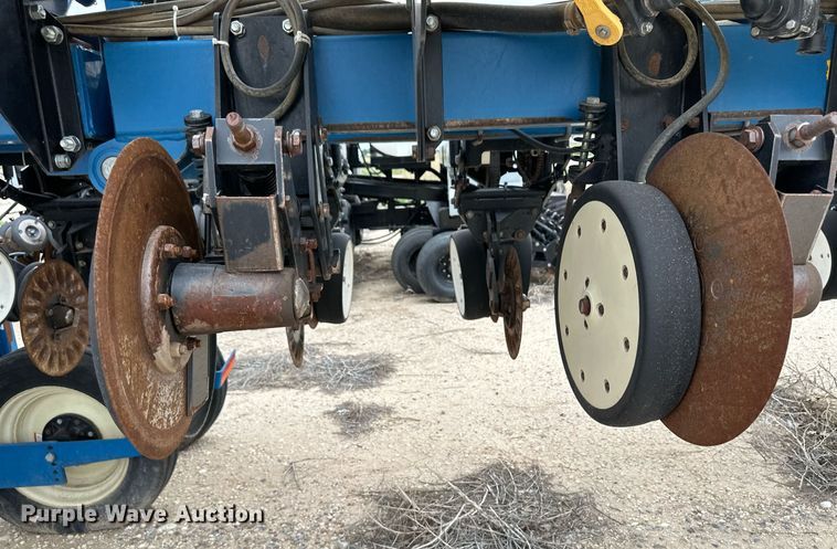 image for item NY9030 Kinze 3600  planter