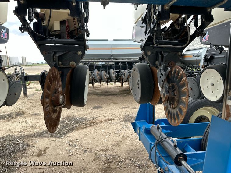 image for item NY9030 Kinze 3600  planter