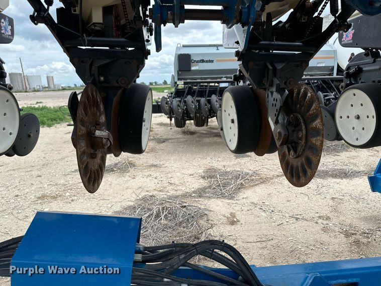 image for item NY9030 Kinze 3600  planter