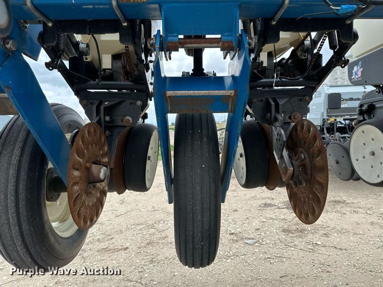 image for item NY9030 Kinze 3600  planter