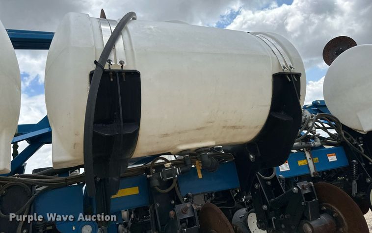 image for item NY9030 Kinze 3600  planter