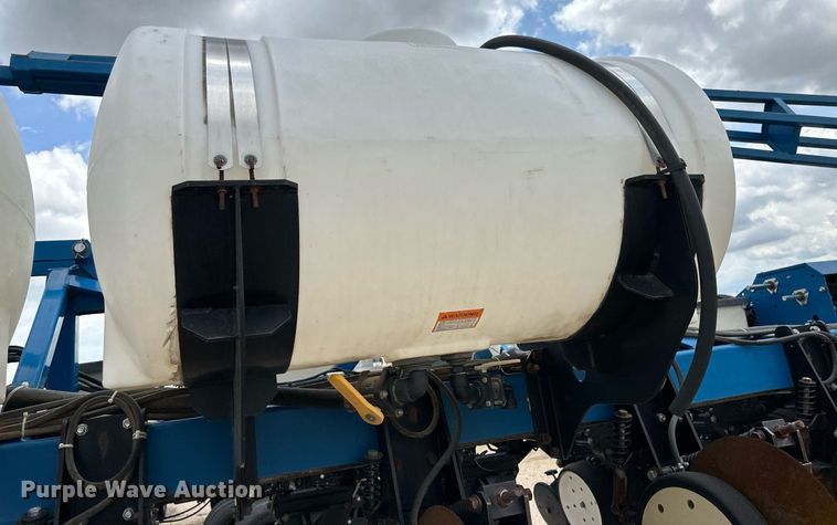 image for item NY9030 Kinze 3600  planter