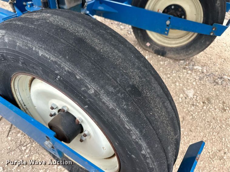 image for item NY9030 Kinze 3600  planter