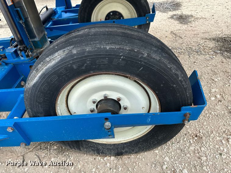 image for item NY9030 Kinze 3600  planter