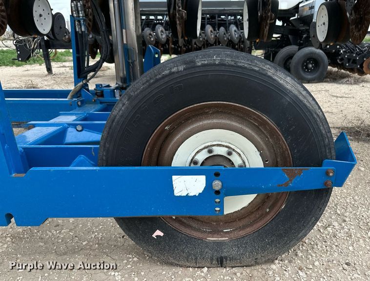 image for item NY9030 Kinze 3600  planter