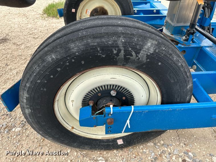 image for item NY9030 Kinze 3600  planter