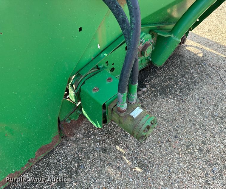 image for item NY9152 John Deere  pickup head