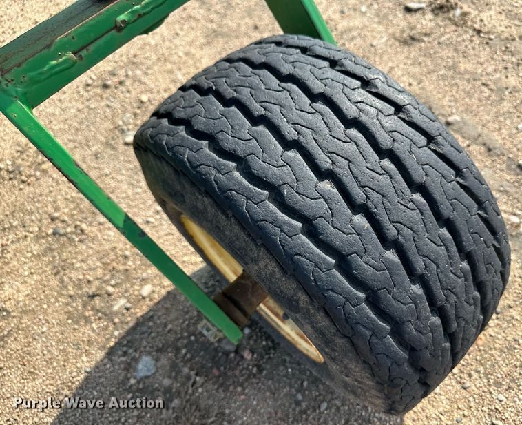 image for item NY9152 John Deere  pickup head